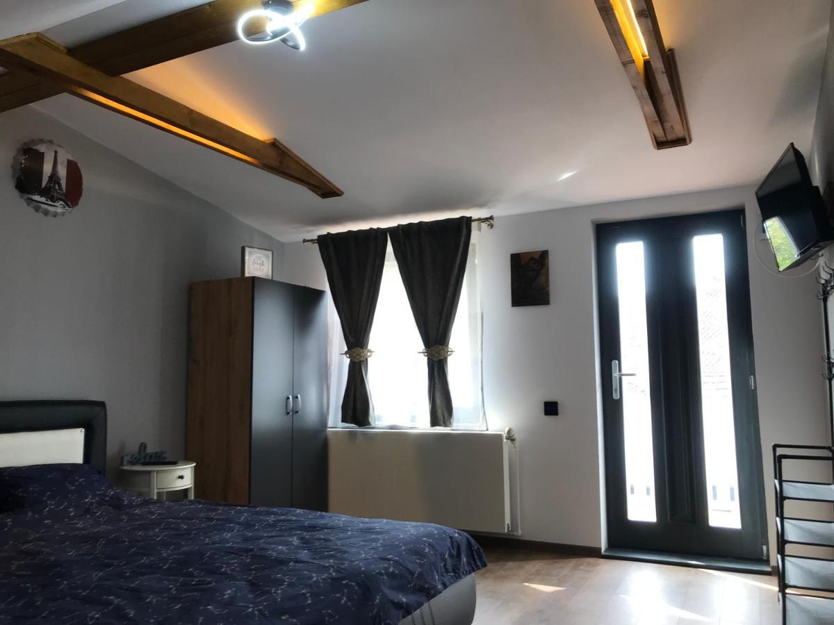Garsoniera Delia Brasov Διαμέρισμα Εξωτερικό φωτογραφία